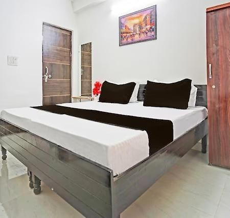 Rooftop Castle Hotel Noida Exterior foto