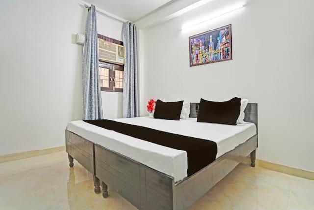 Rooftop Castle Hotel Noida Exterior foto